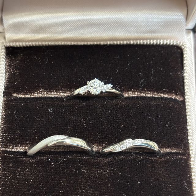 【アイプリモ(I-PRIMO)の口コミ】 婚約指輪と結婚指輪でシリーズの違うものを選びました！
3本とも水かきに…
