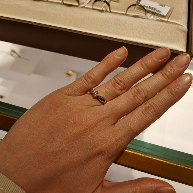 【ブルガリ(BVLGARI)の口コミ】 シンプルでありながら個性も出すことができるデザインだと感じました。
ア…