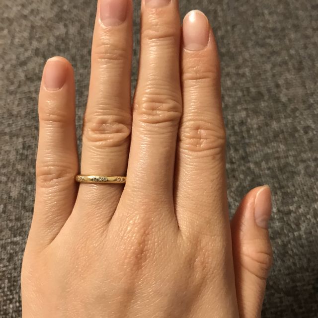 【ENUOVE(イノーヴェ)の口コミ】 婚約指輪がプラチナに一粒ダイヤのシンプルな王道デザインだったので、結…