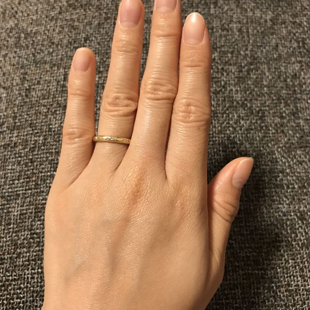 【ENUOVE(イノーヴェ)の口コミ】 婚約指輪がプラチナに一粒ダイヤのシンプルな王道デザインだったので、結…