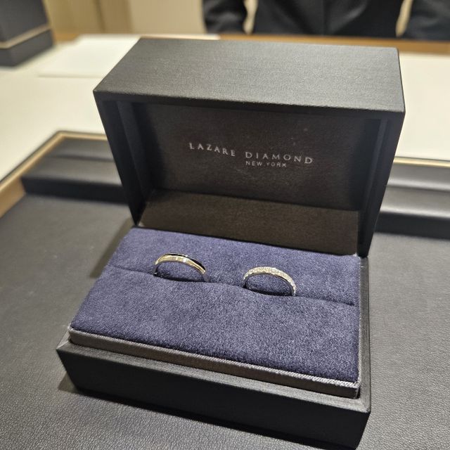 【ラザール ダイヤモンド(LAZARE DIAMOND)の口コミ】 こちらの指輪はひとめぼれでしたが、他のブランドにはなかなかない素敵な…