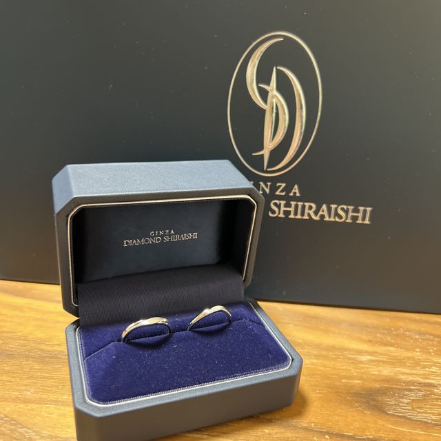 【銀座ダイヤモンドシライシの口コミ】 ウェーブデザインのもので探していました。指が太いので、できるだけ指を…