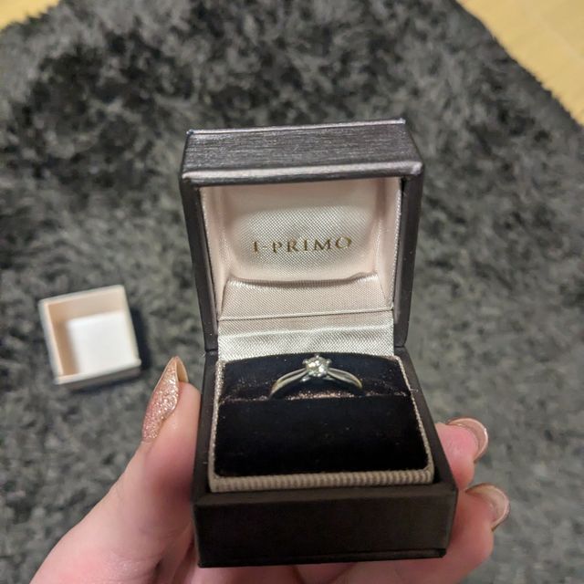 【アイプリモ(I-PRIMO)の口コミ】 彼がプロポーズの際に渡してくれました。
お付き合いを始めたのが4月とい…