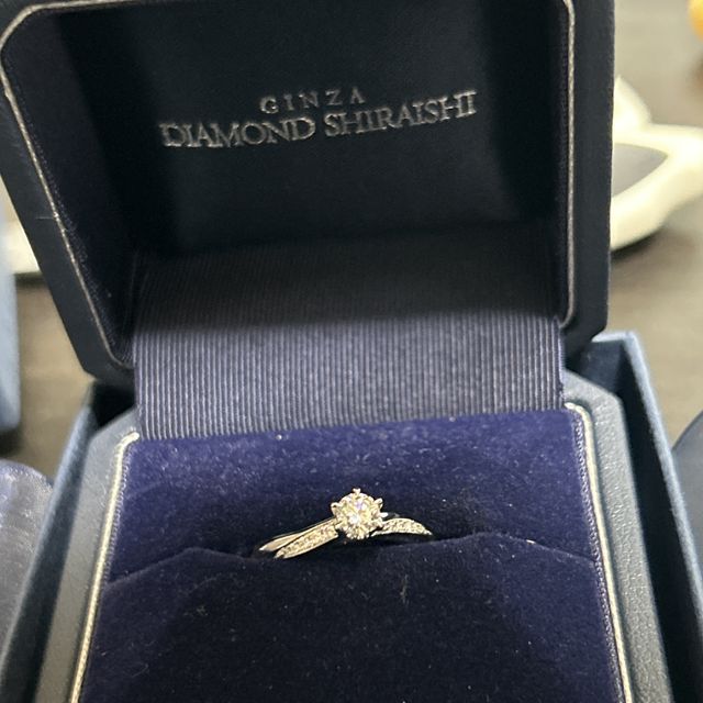 【銀座ダイヤモンドシライシの口コミ】 デザインがシンプルで飽きが来ないです。デザインが気に入り試着。ダイヤ…