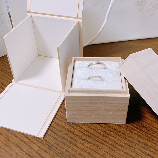 【杢目金屋(もくめがねや)の口コミ】 表面の木目や、内側ゴールドの種類.色など、デザインの幅も有り、世界に一…