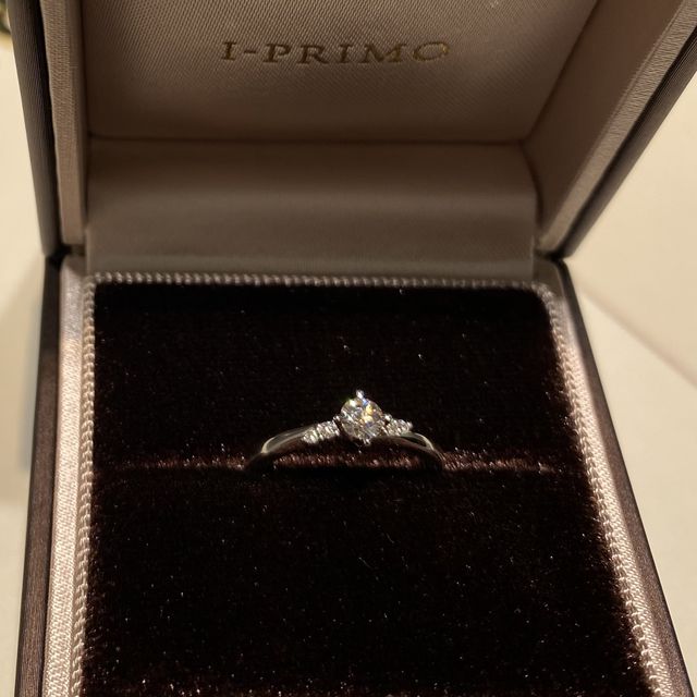 【アイプリモ(I-PRIMO)の口コミ】 ダイヤモンドが大きくなくても凄く輝いて見えます。
付け心地ちも良く周り…
