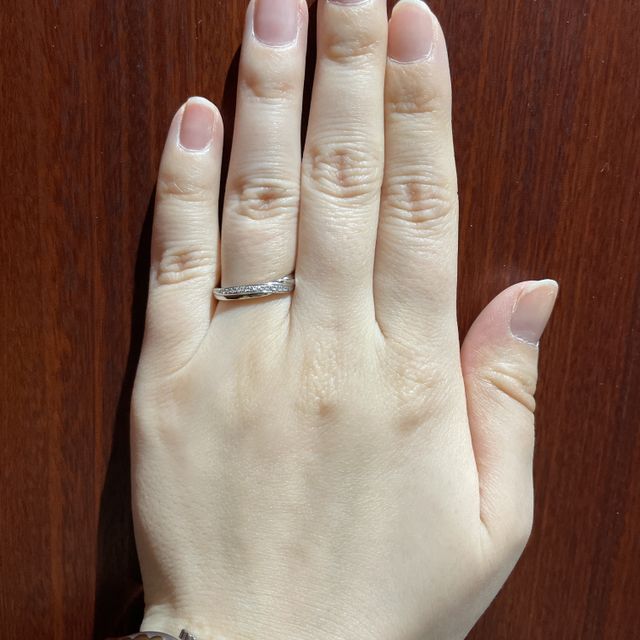 【エクセルコダイヤモンド(EXELCO DIAMOND)の口コミ】 捻れているデザインをとても気に入りました。普段からつけることができる…