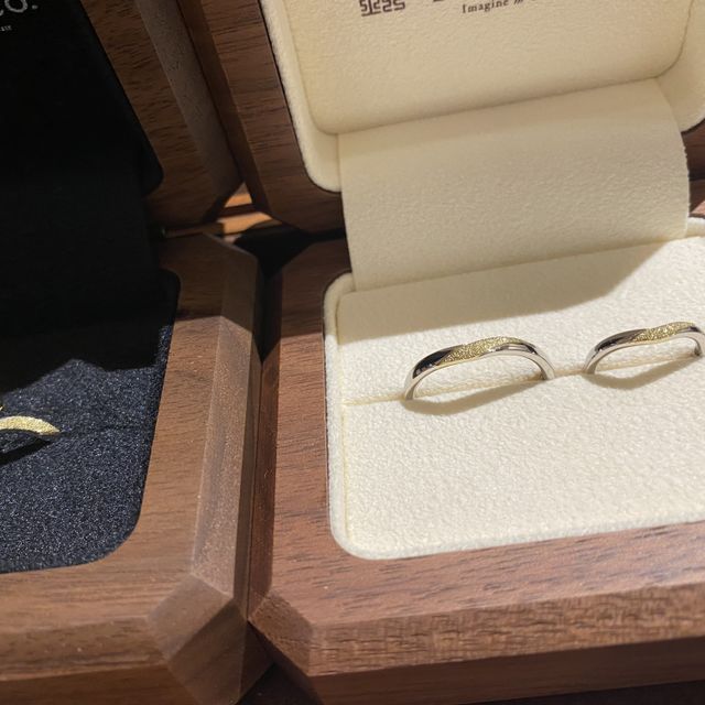 【TANZO.(鍛造指輪)の口コミ】 婚約指輪:桜をモチーフにした指輪にしたかったので、ダイヤモンドを飾る台…