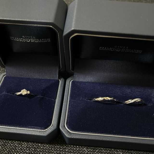 【銀座ダイヤモンドシライシの口コミ】 真ん中にダイヤが付いており、左右にはダイヤの埋め込みと小さいダイヤが…