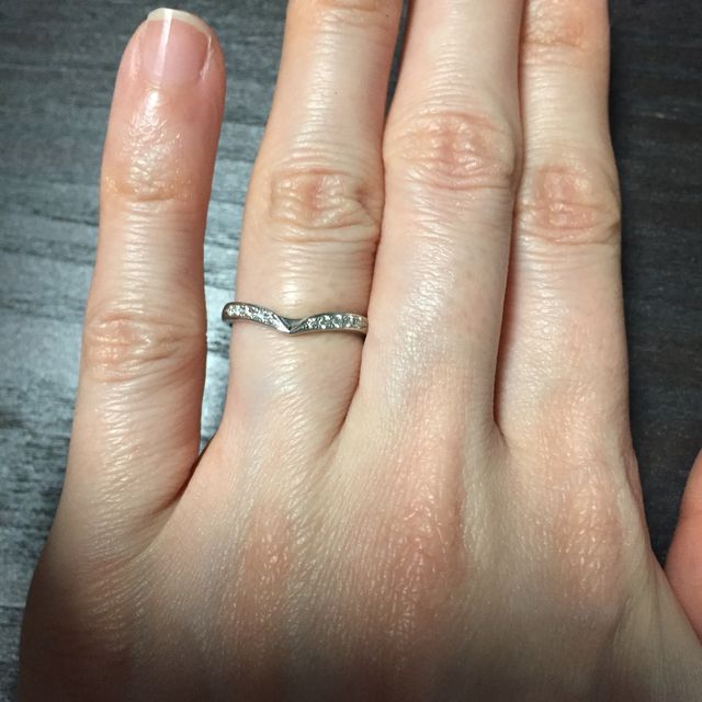 【JEWELRY  KAMATA(ジュエリーかまた)の口コミ】 店内のものをいくつも試着しました。婚約指輪も作ってもらっていたので、…