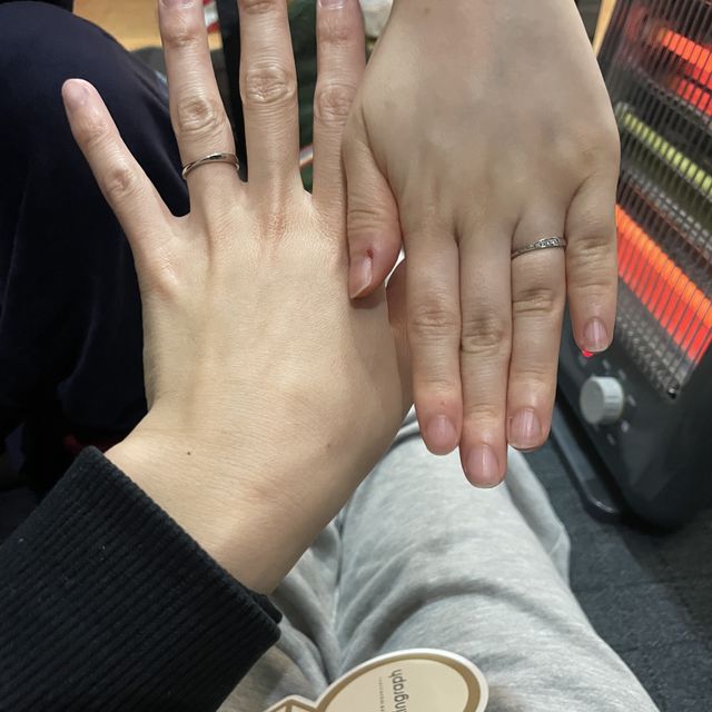 【銀座ダイヤモンドシライシの口コミ】 細身で着け心地がとても良く、指の形にとてもフィットした指輪です。デザ…