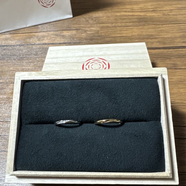 【出雲結(いずもゆい)の口コミ】 男性用はシンプルでありながらも真ん中表面の窪みがあり、さりげないおし…