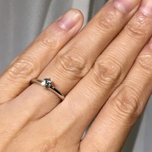 【ティファニー(Tiffany & Co.)の口コミ】 小さな頃からの憧れ、ティファニー。
ダイアモンドの指輪といえば立て爪だ…