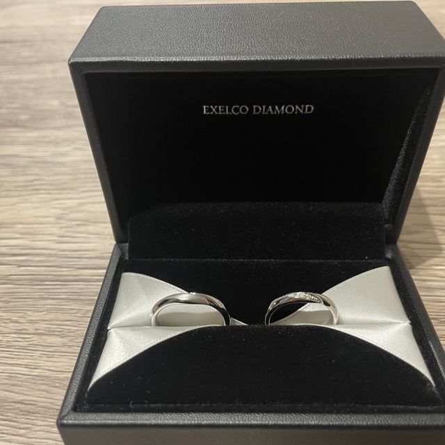 【エクセルコダイヤモンド(EXELCO DIAMOND)の口コミ】 女性の方の指輪はウェーブタイプで指が細く長くみえるようなデザインで気…