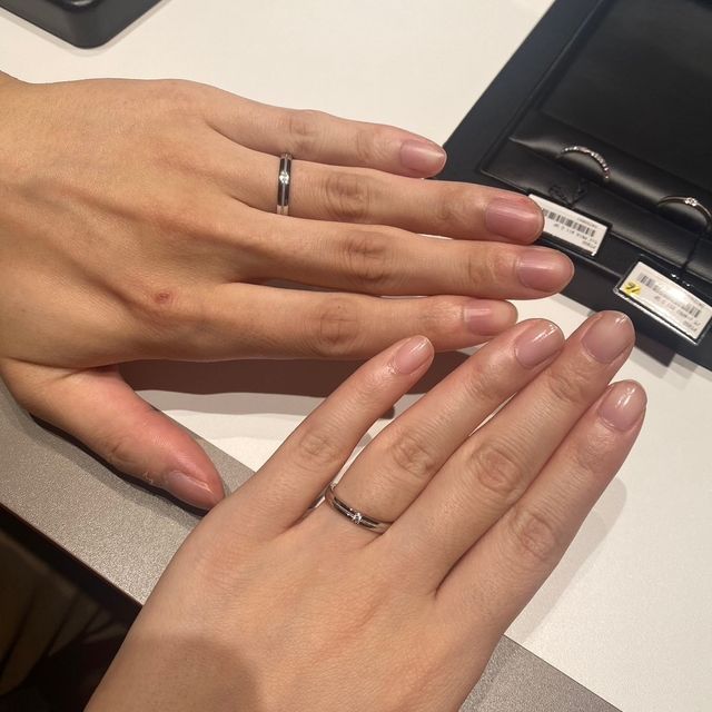 【ラザール ダイヤモンド(LAZARE DIAMOND)の口コミ】 鍛造製法で耐久性も強く傷に強く長くつけられるデザインというのがポイン…