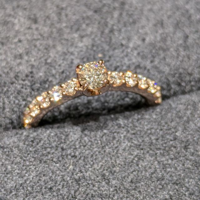 【ラザール ダイヤモンド(LAZARE DIAMOND)の口コミ】 結婚指輪は綺麗でシンプル。婚約指輪は新婦のお気に入りを探してぴったり…