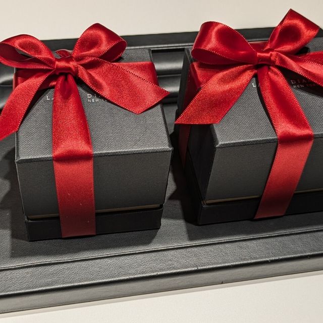 【ラザール ダイヤモンド(LAZARE DIAMOND)の口コミ】 結婚指輪は綺麗でシンプル。婚約指輪は新婦のお気に入りを探してぴったり…