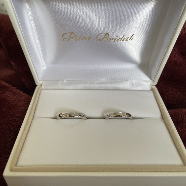 【PILOT BRIDAL(パイロットブライダル)の口コミ】 とにかく丈夫なところです。
店舗で試着した際にペンチを使って耐久性をテ…