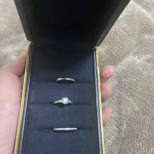 【グラフ(GRAFF)の口コミ】 センターのダイヤが大きく目をひくデザイン。
グラフの中でもデザインはた…