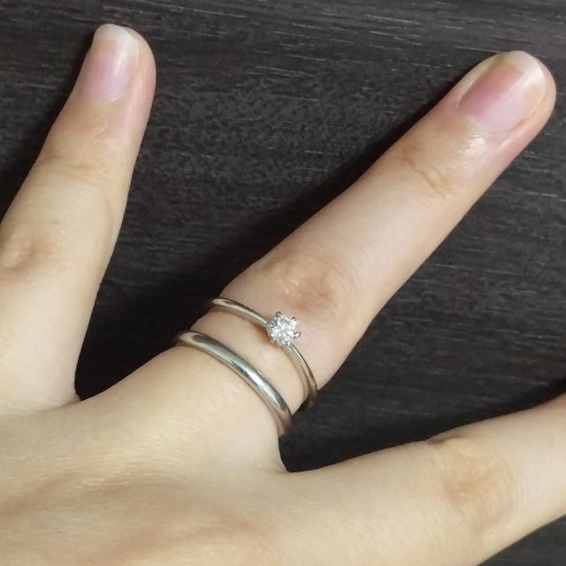 【銀座ダイヤモンドシライシの口コミ】 欲しい指輪の条件に合っていた。
(結婚指輪と重ね付けしやすいもの、シン…