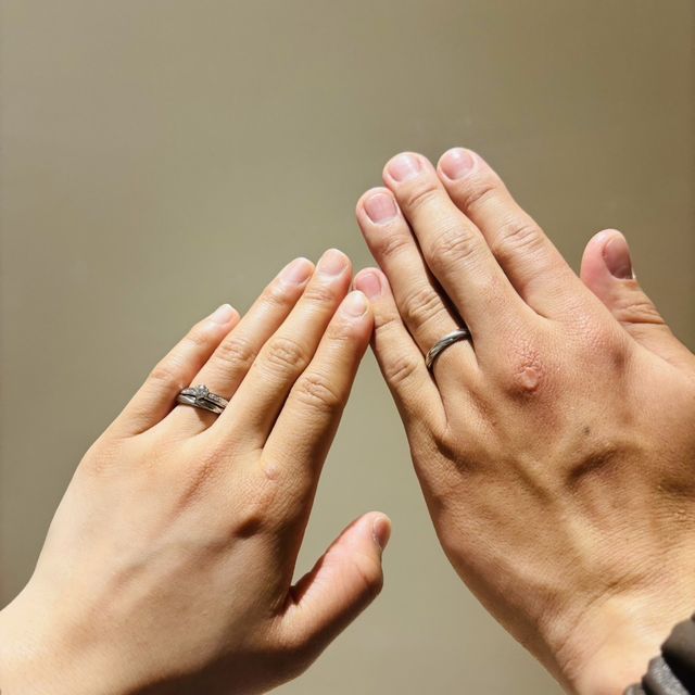 【出雲結(いずもゆい)の口コミ】 加工をツヤとマットにしたことで、指輪のコンセプトであるしめ縄のデザイ…