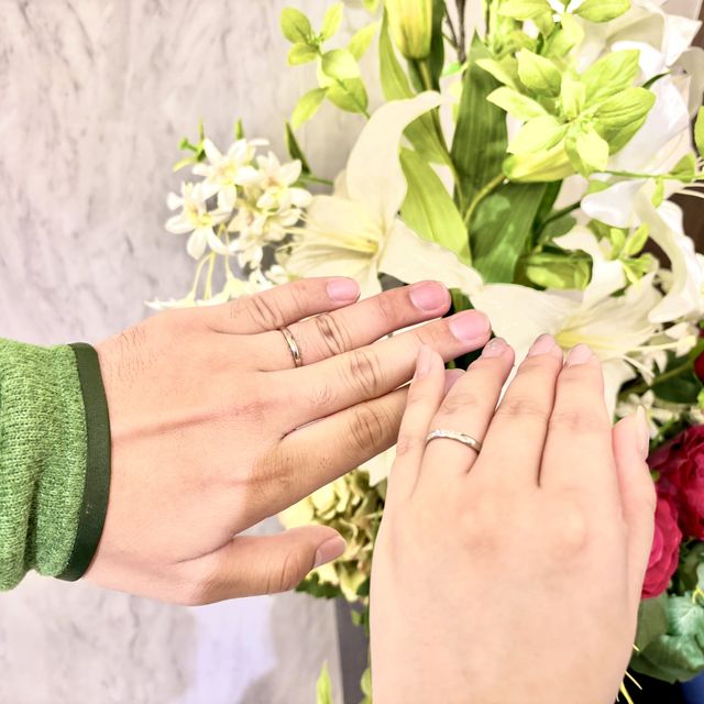 【TANZO.(鍛造指輪)の口コミ】 完全にお揃いのデザインにするわけではなく、互いの好みに合わせたデザイ…