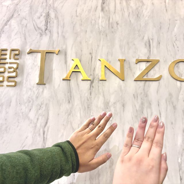 【TANZO.(鍛造指輪)の口コミ】 完全にお揃いのデザインにするわけではなく、互いの好みに合わせたデザイ…