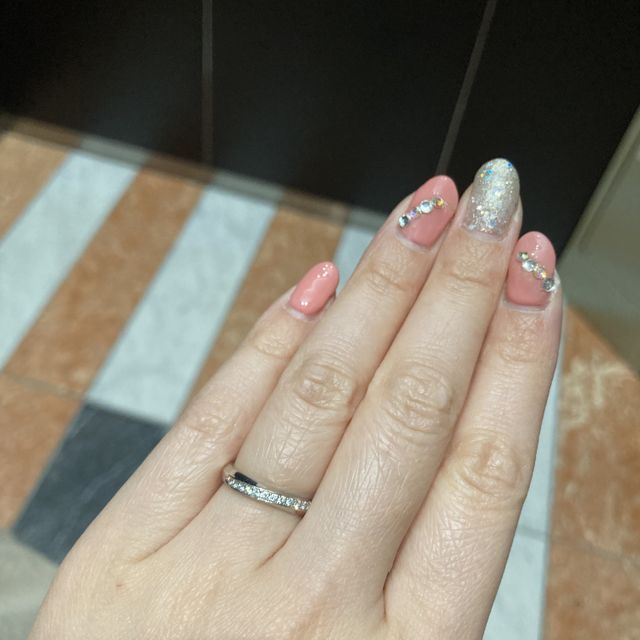 【俄(にわか)の口コミ】 ウェーブがあり女性らしいデザイン、ダイヤの多さ、女性デザインの中では…