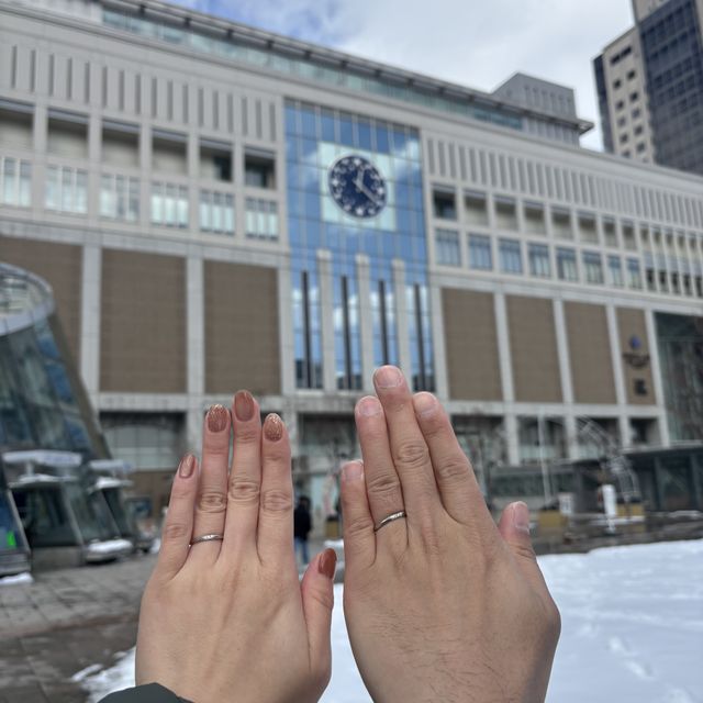 【アイプリモ(I-PRIMO)の口コミ】 シンプルだが、華やかさがあり、普段から付けたくなる指輪。2人ともダイヤ…