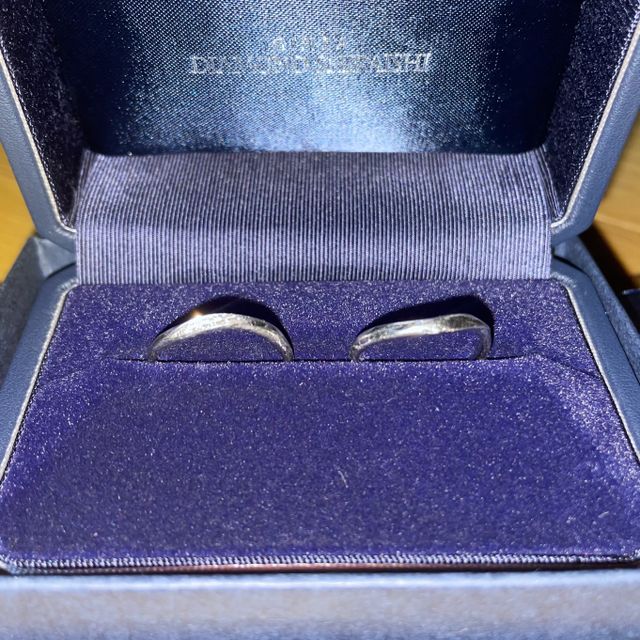 【銀座ダイヤモンドシライシの口コミ】 私は他の女性より指が太めなので、少しでも細く見せたいと思い、ストレー…