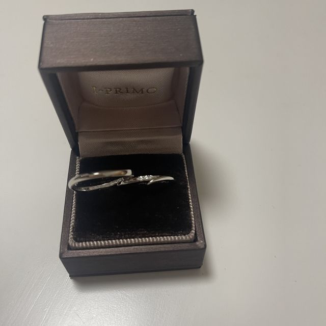 【アイプリモ(I-PRIMO)の口コミ】 シンプルなデザインの中にも女性用結婚指輪はダイヤモンドの輝きぐあり、…