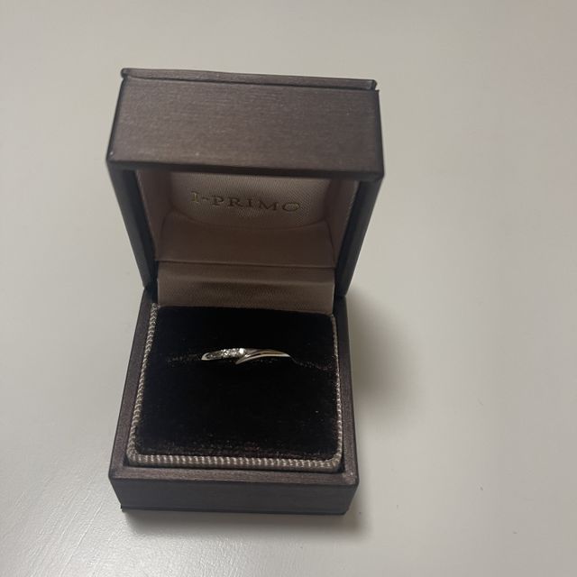 【アイプリモ(I-PRIMO)の口コミ】 シンプルなデザインの中にも女性用結婚指輪はダイヤモンドの輝きぐあり、…