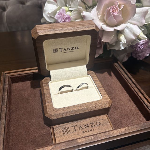 【TANZO.(鍛造指輪)の口コミ】 S字強のウェーブデザインで指の形がきれいに見えるとこがお気に入りです。…