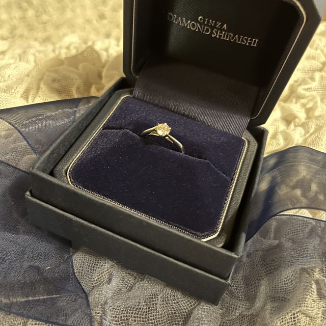 【銀座ダイヤモンドシライシの口コミ】 何回も何回も試着して選びました。見た目が好きでも指にはめたらなんか違…