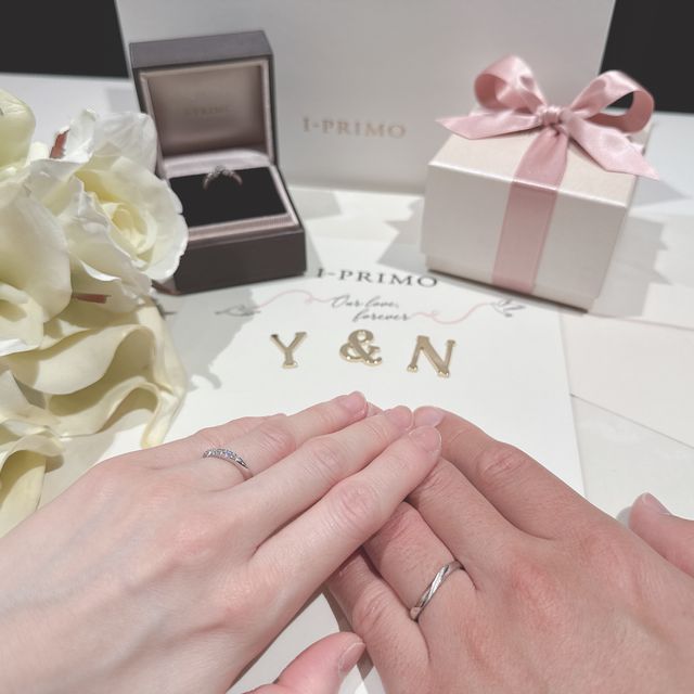 【アイプリモ(I-PRIMO)の口コミ】 購入した婚約指輪は、センターダイヤの両隣にピンクダイヤがセッティング…