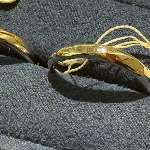 【4℃ BRIDAL(ヨンドシーブライダル)の口コミ】 ゴールドとピンクゴールドを合わせたもの・捻りのデザイン・新婦のみ小さ…