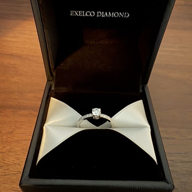 【エクセルコダイヤモンド(EXELCO DIAMOND)の口コミ】 横から見てもダイヤモンドがしっかりと見えます。
サンドリヨンというもの…
