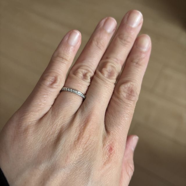 【銀座ダイヤモンドシライシの口コミ】 ダイヤモンドがある側とない側があるので気分によって付けられて良いので…