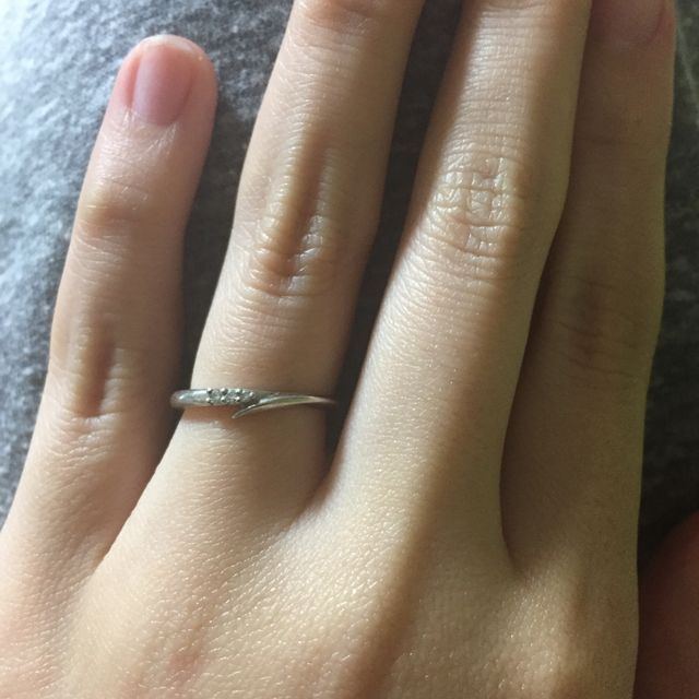 【アイプリモ(I-PRIMO)の口コミ】 華奢なデザインが良かったのと、何もついてないリングではなくて何かポイ…