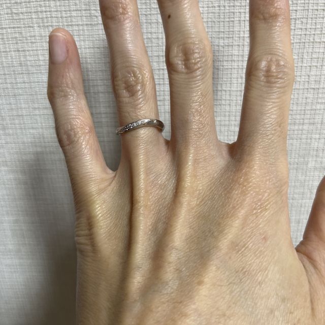 【銀座ダイヤモンドシライシの口コミ】 シンプルかつ、ウェーブでおしゃれさを出しているところに惹かれました。…