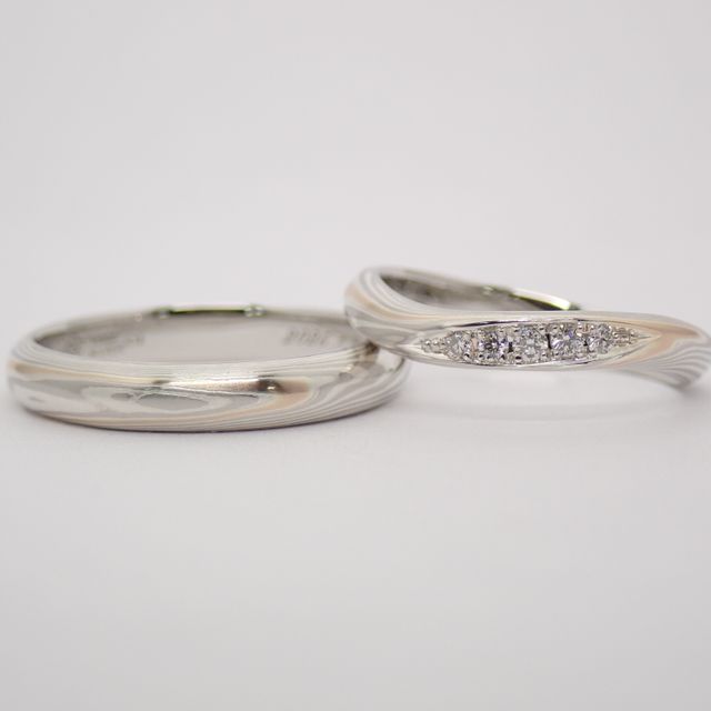 【杢目金屋(もくめがねや)の口コミ】 夫はストレート、私はウェーブとそれぞれ異なった形に決めましたが、同じ…