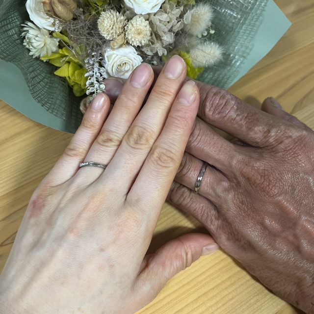 【アイプリモ(I-PRIMO)の口コミ】 指輪のデザインは、ダイヤモンドが沢山埋められていて、
とってもキラキラ…