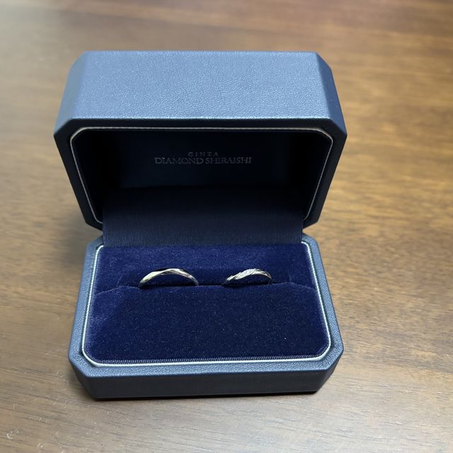 【銀座ダイヤモンドシライシの口コミ】 それぞれのこだわりを叶えつつ、ペアに見えるよう選びました。
普段指輪を…