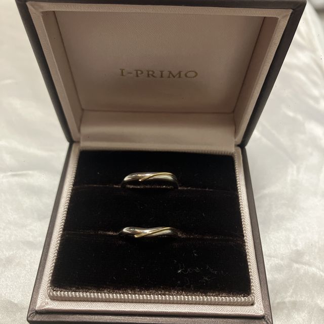 【アイプリモ(I-PRIMO)の口コミ】 プラチナのリングにゴールドのラインが入っていて、とてもエレガントです…