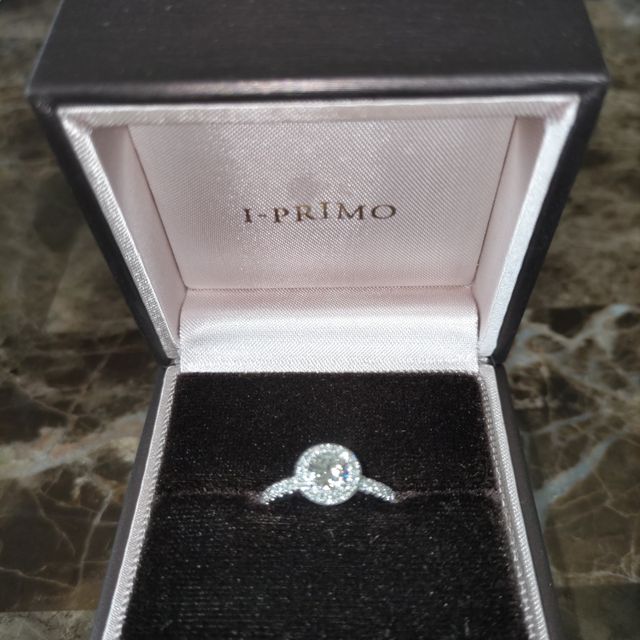 【アイプリモ(I-PRIMO)の口コミ】 フォーマルハウトを購入、デザイン、ゴージャスさ石の周りの小さいダイヤ…