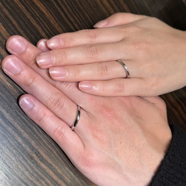 【AMATSU(アマツ)の口コミ】 キラキラしすぎず、落ち着いた雰囲気の指輪です。
どの角度からみてもダイ…