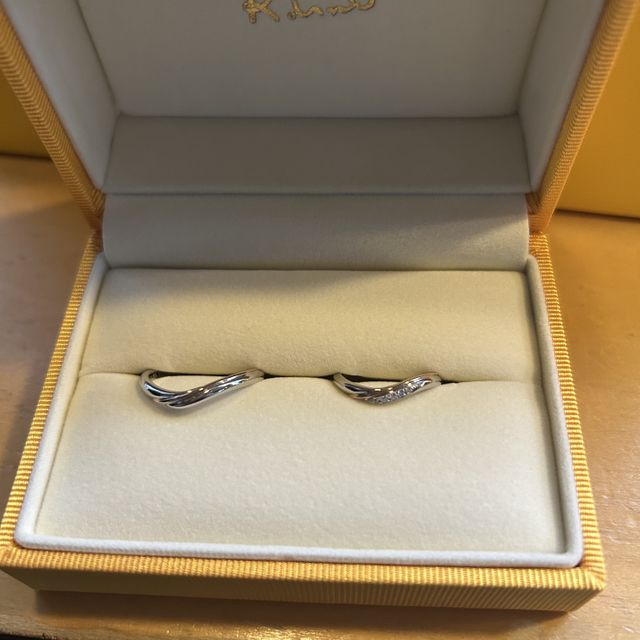 【ケイウノ ブライダル(K.UNO BRIDAL)の口コミ】 シンプルだけどゴールドが一部入っていてかわいいです。
人と被らないよう…