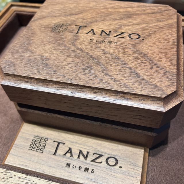 【TANZO.(鍛造指輪)の口コミ】 夫のデザインでフルオーダーをお願いしました。
夫のデザインは直線的、私…