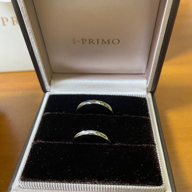 【アイプリモ(I-PRIMO)の口コミ】 シンプルながらもカーブが描かれていて、「ザ結婚指輪」といったシンプル…