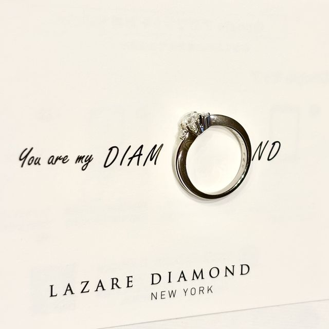 【ラザール ダイヤモンド(LAZARE DIAMOND)の口コミ】 ラザールダイヤモンドのヴァインは、華奢なデザインが指を綺麗に見せてく…